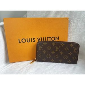 ✨LOUIS VUITTON Zippy Wallet✨
